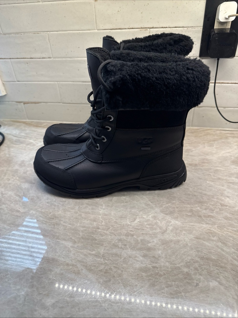 UGG MEN'S BUTTE WATERPROOF BOOTS Size 9 NWOT